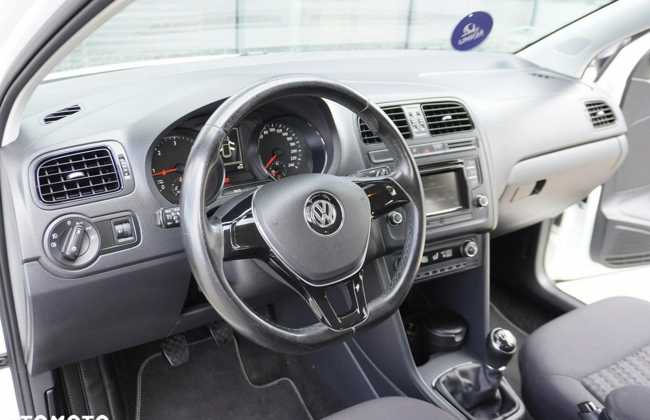 Volkswagen Polo cena 31499 przebieg: 200000, rok produkcji 2015 z Lubliniec małe 667